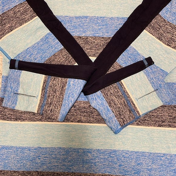 Lululemon Long Sleeve with thumb holes and small zipper pocket - Picture 4 of 6